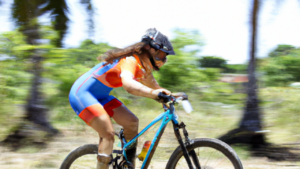 Dicas para tirar o mau cheiro das roupas esportivas