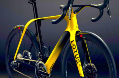 Lotus Type 136: A E-Bike Super Leve que Promete Revolucionar as Corridas (e o Seu Bolso?)