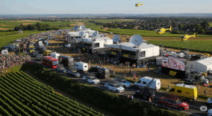 Por Trás das Câmeras: A Logística Gigantesca e o Impacto Midiático do Tour de France